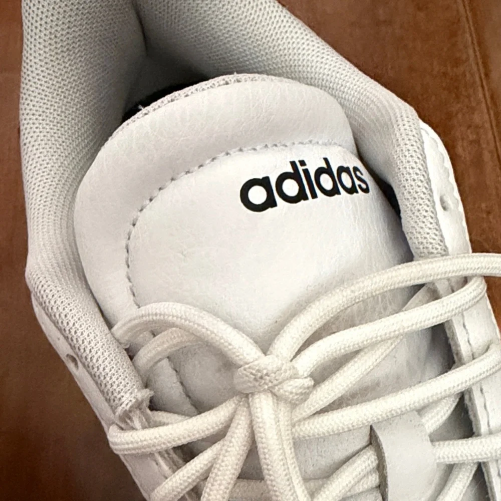 Adidas - Picture 3 of 10